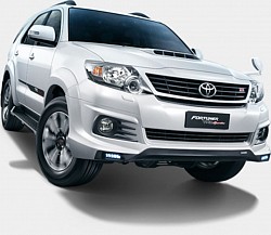 รถ SUV สำหรับรับส่งสัตว์เลี้ยง พร้อมกรุงขนาดใหญ่